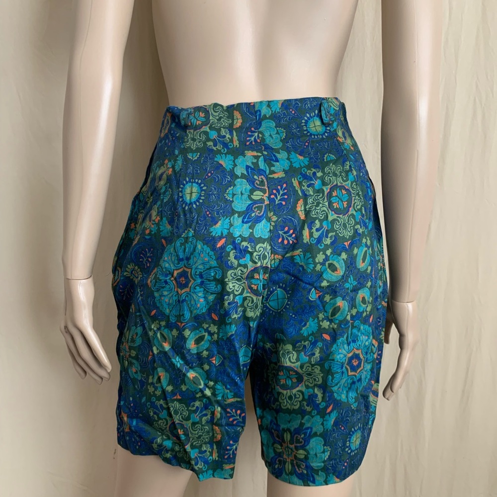 Super cute vintage 60s high rise mod floral tile pattern summer shorts - Picture 3 of 8